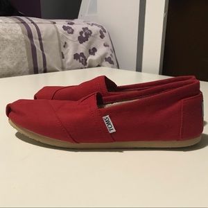 Red Toms Women’s Size 8, Like New Condition